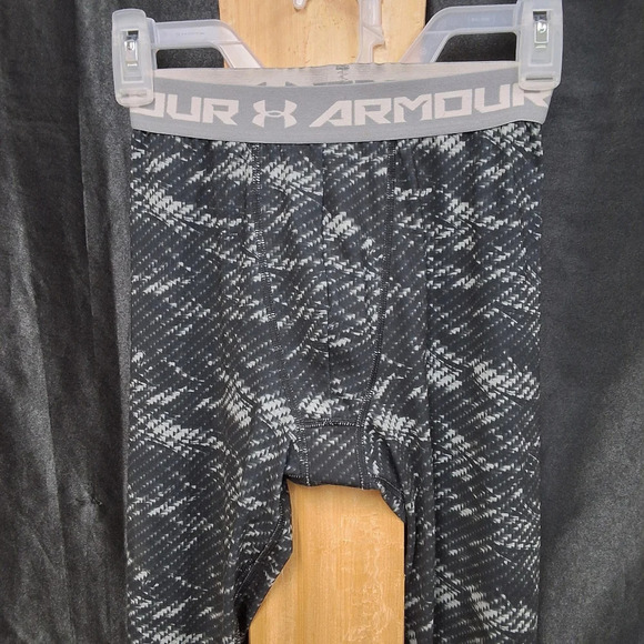 Under Armour Black and gray abstract color youth medium athletic leggings - Picture 6 of 10